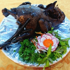 Gà H'Mông hấp rượu tỏi